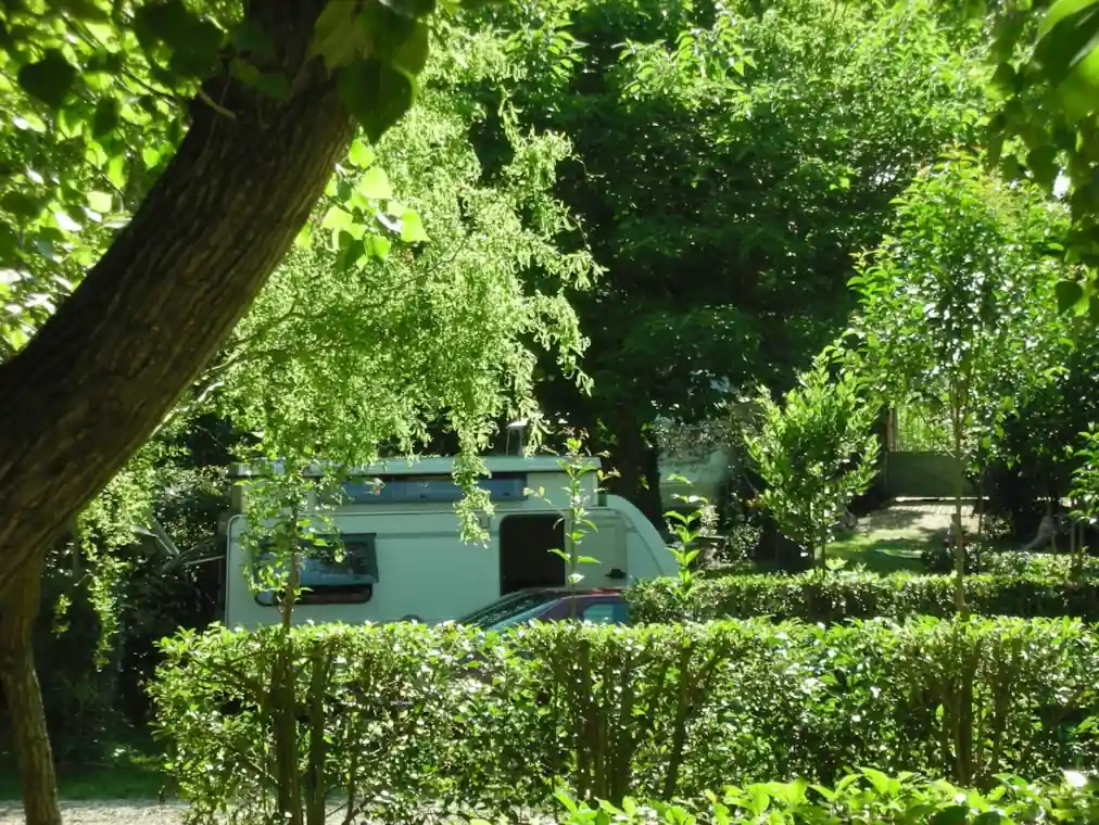 emplacement camping bouches du rhone