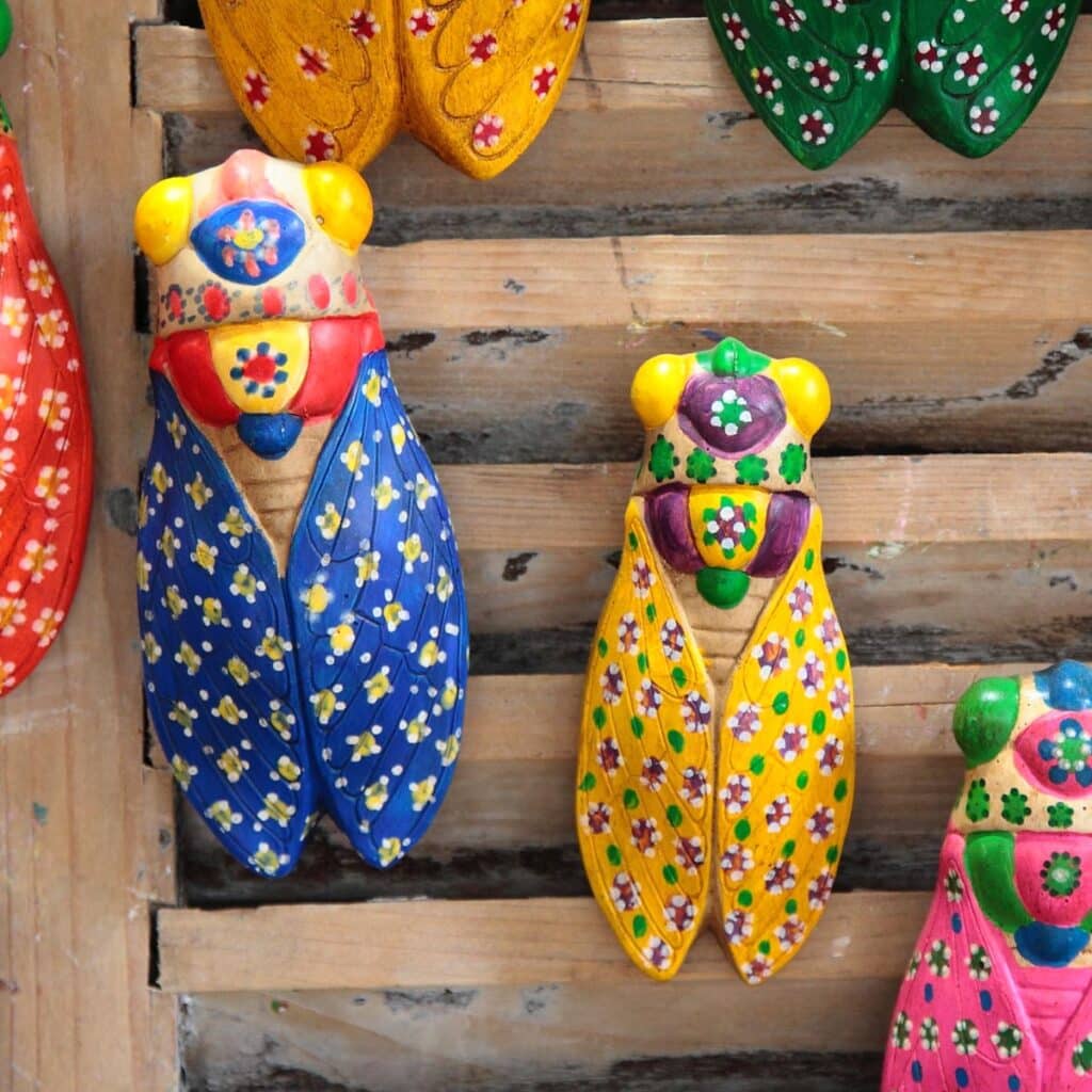 Camping Saint Gabriel : Cigales décoratives traditionnelles de Provence