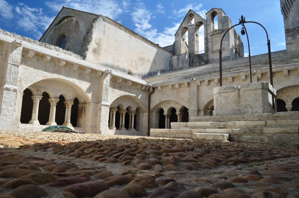Camping Saint Gabriel : Abbaye De Montmajour