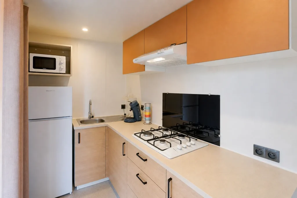 Camping Saint Gabriel : Cuisine 2 Mobil Home 2 Chambres Grand Standing Camping St Gabriel