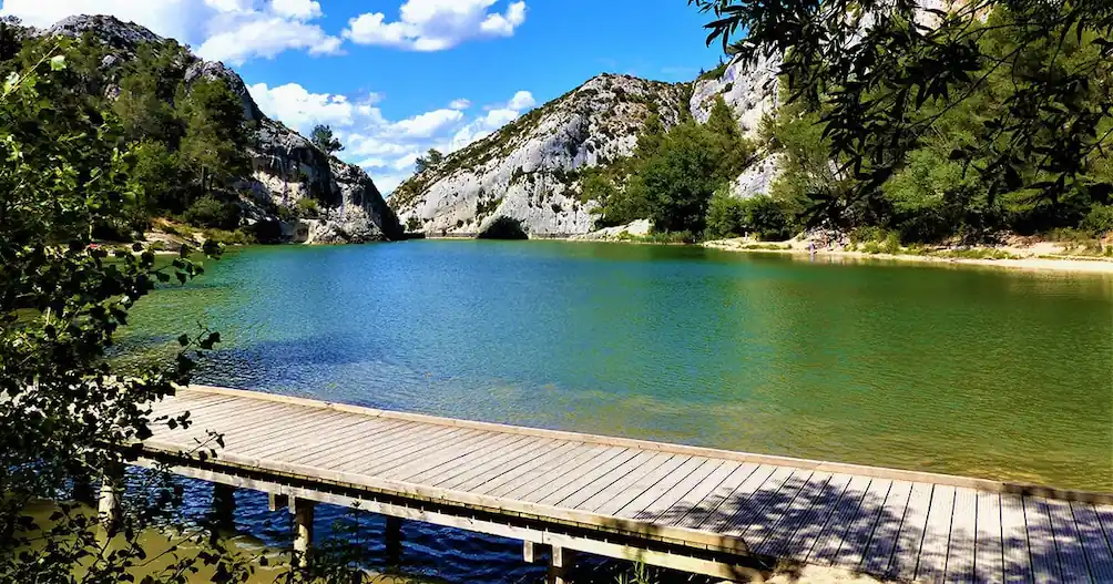Paysage naturel des Alpilles près du Camping Saint Gabriel en Provence