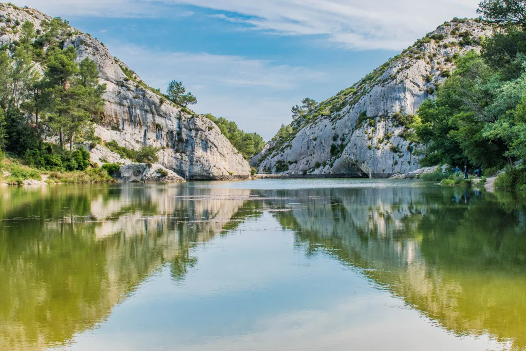 Lake and natural landscapes of the Alpilles in Provence near Camping Saint-Gabriel