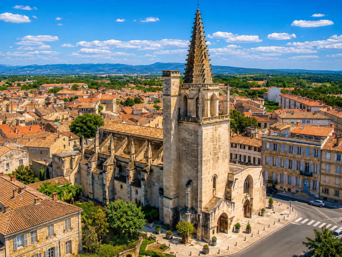 Vue aérienne du centre historique de Tarascon 