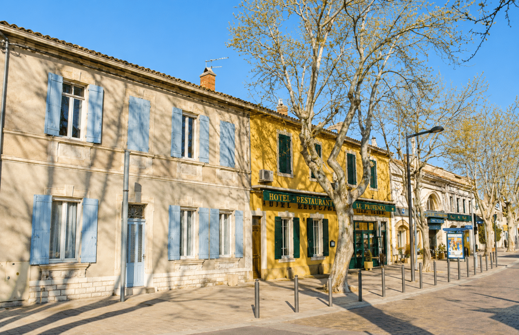 Centre de Saint-Martin-de-Crau en Provence près du Camping Saint Gabriel