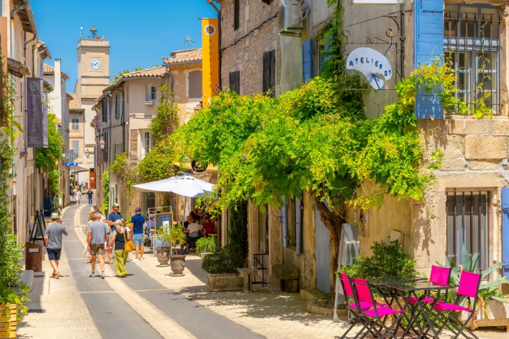 Centre ville de Saint-Rémy-de-Provence au cœur des Alpilles en Provence