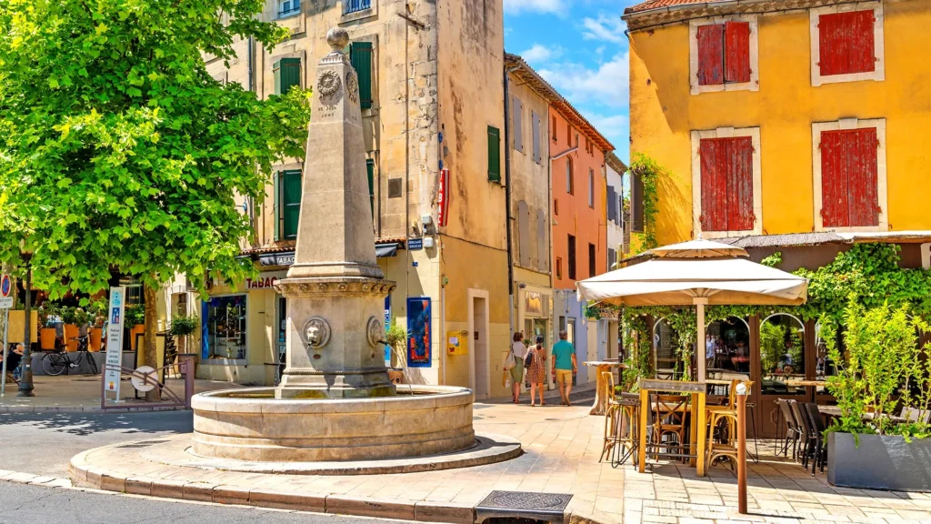 Fontaine du centre ville de Saint-Rémy-de-Provence entre Alpilles et Camargue
