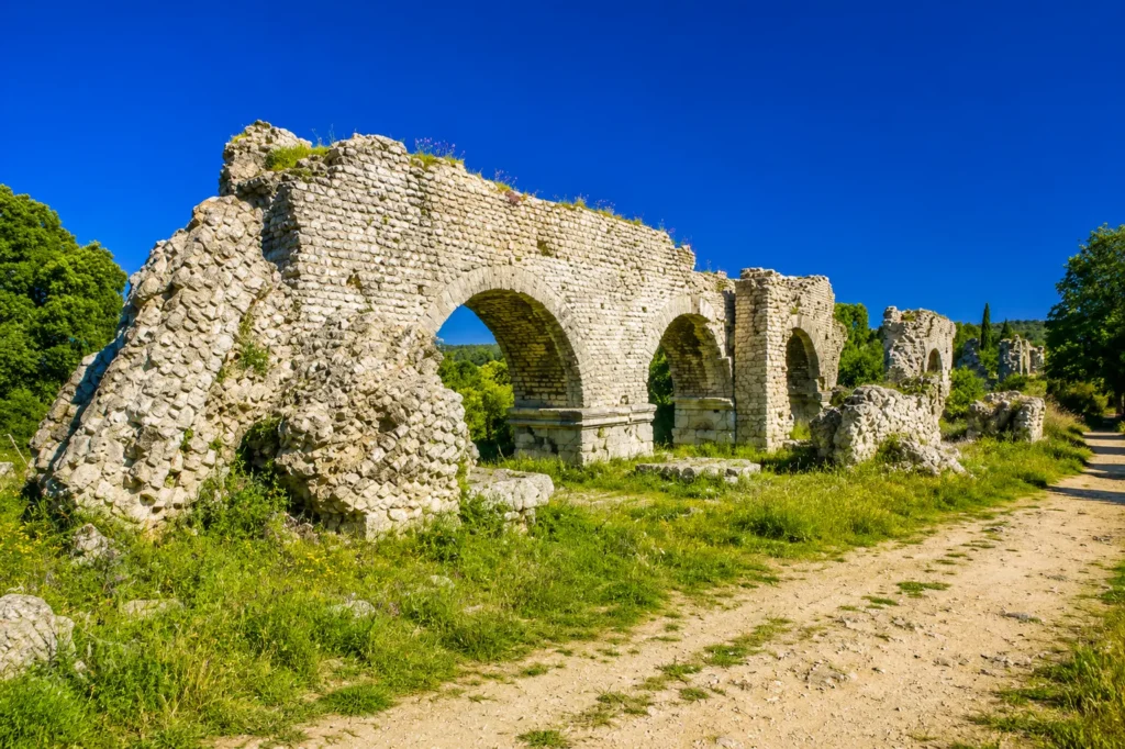 Aqueduc romains de Barbegal près de Fontvieille