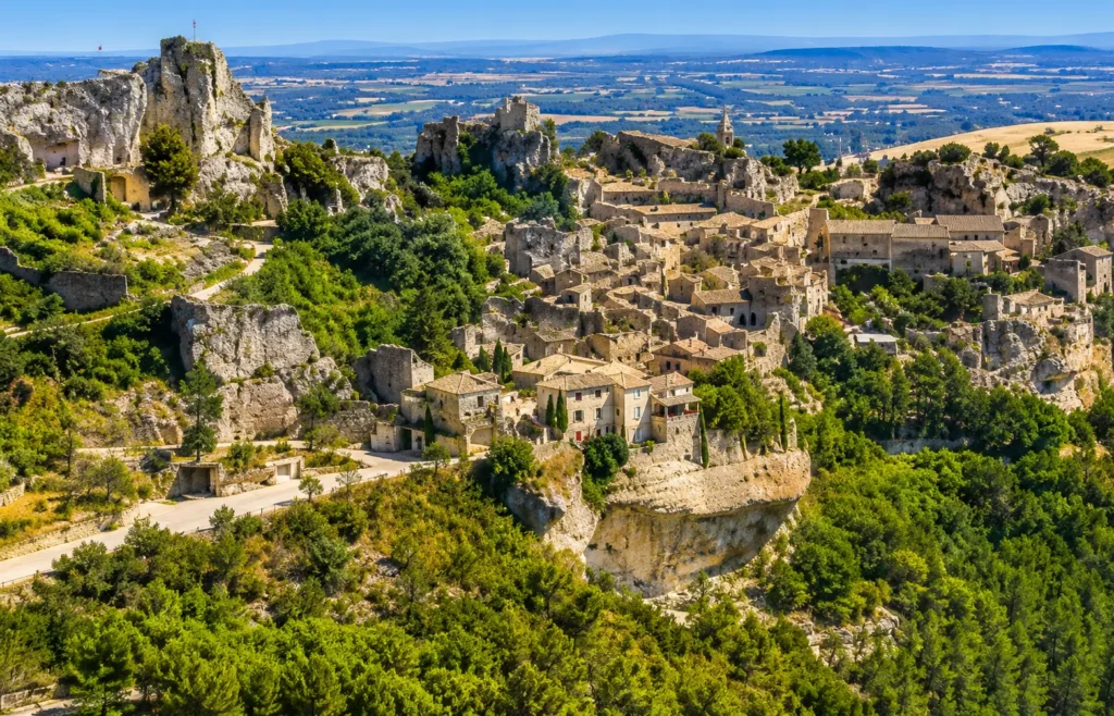 Panoramisch uitzicht op het dorp Les Baux-de-Provence
